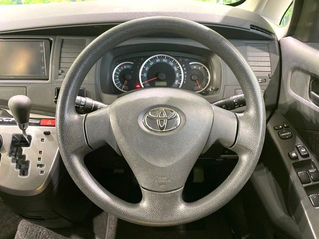 TOYOTA ISIS 2011 Image 31