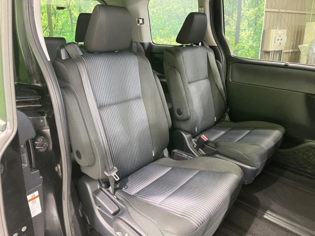 TOYOTA VOXY 2015 Image 31