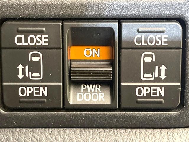 TOYOTA VOXY 2019 Image 31