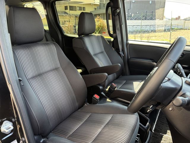 TOYOTA VOXY HYBRID 2018 Image 31