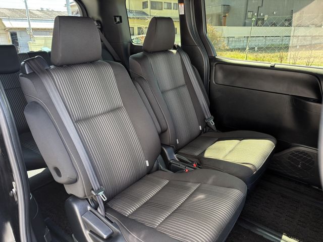 TOYOTA VOXY HYBRID 2018 Image 31