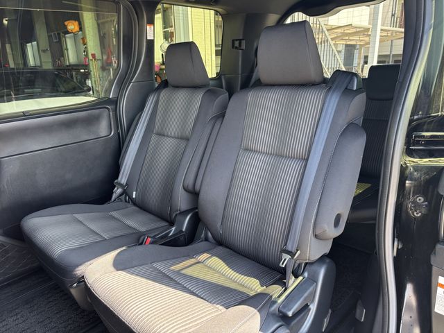 TOYOTA VOXY HYBRID 2018 Image 31