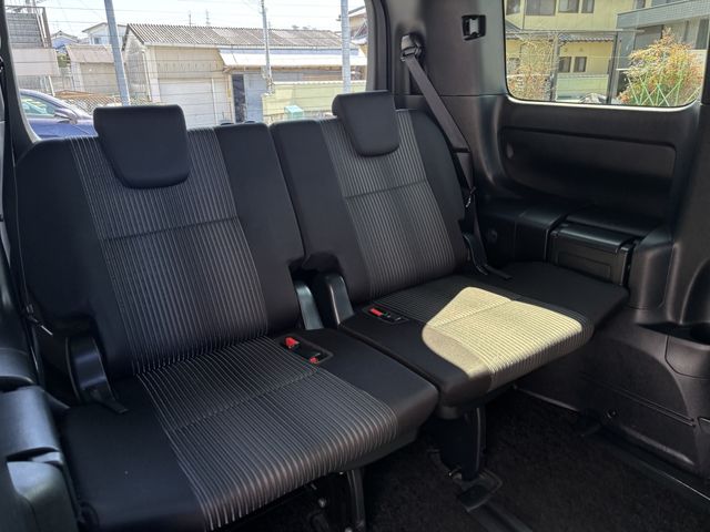 TOYOTA VOXY HYBRID 2018 Image 31