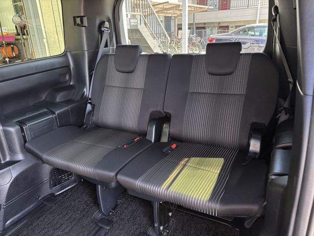 TOYOTA VOXY HYBRID 2018 Image 31