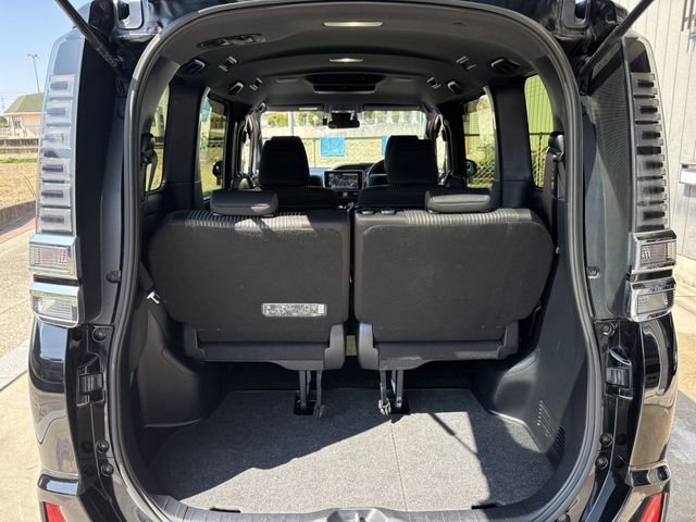 TOYOTA VOXY HYBRID 2018 Image 31