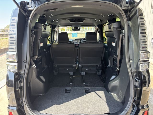 TOYOTA VOXY HYBRID 2018 Image 31