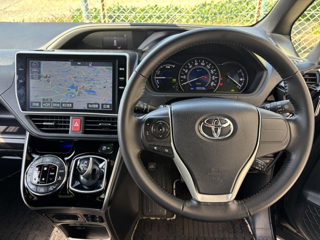 TOYOTA VOXY HYBRID 2018 Image 31