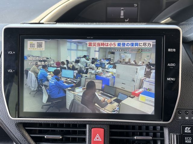 TOYOTA VOXY HYBRID 2018 Image 31