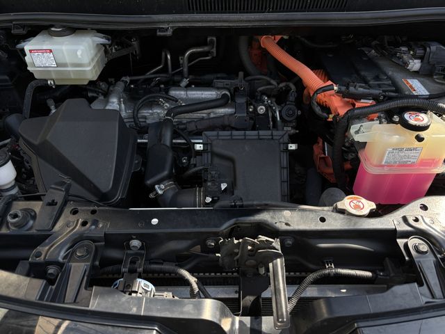 TOYOTA VOXY HYBRID 2018 Image 31