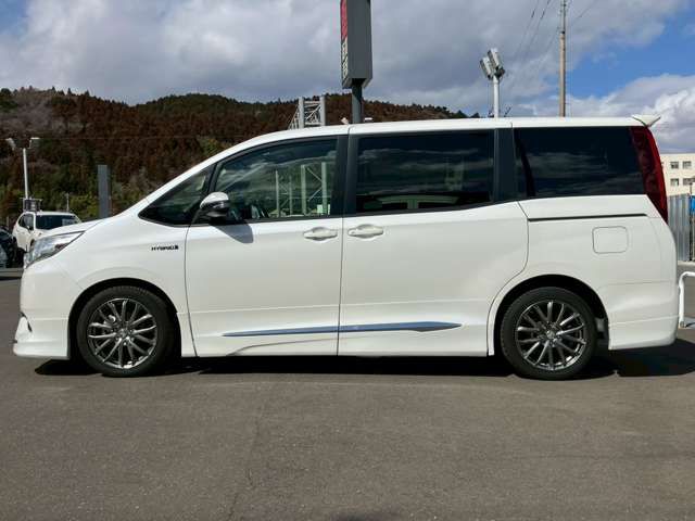 TOYOTA NOAH HYBRID 2015 Image 31