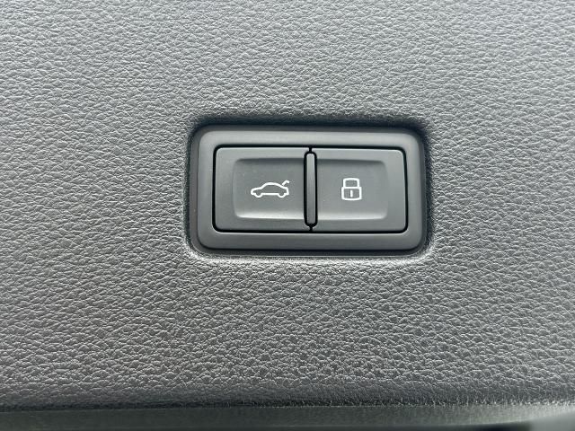 AUDI Q8 2020 Image 31