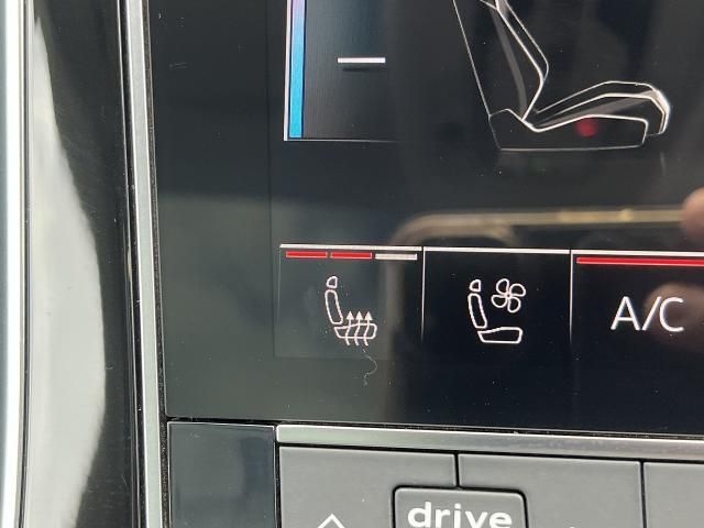 AUDI Q8 2020 Image 31