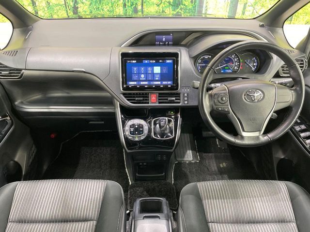 TOYOTA VOXY HYBRID 2018 Image 31