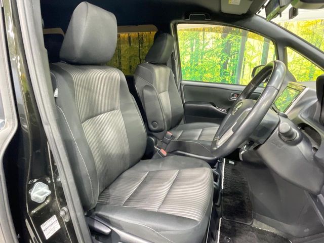 TOYOTA VOXY HYBRID 2018 Image 31