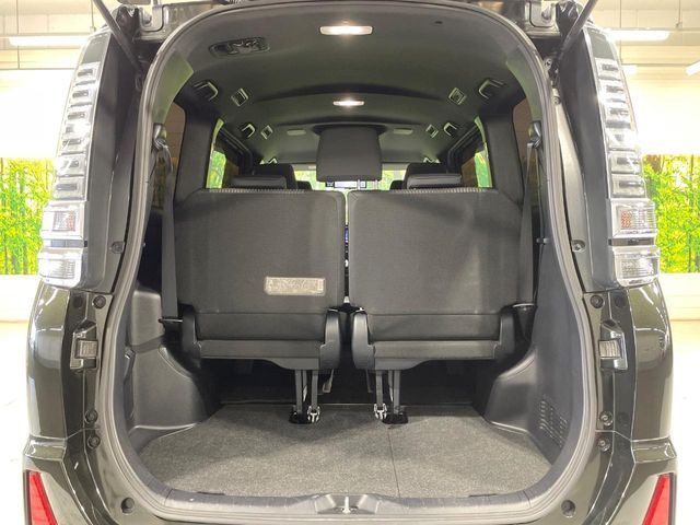 TOYOTA VOXY HYBRID 2018 Image 31