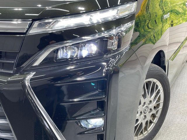 TOYOTA VOXY HYBRID 2018 Image 31