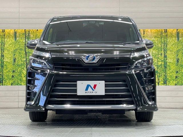 TOYOTA VOXY HYBRID 2018 Image 31
