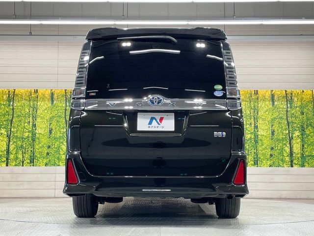 TOYOTA VOXY HYBRID 2018 Image 31