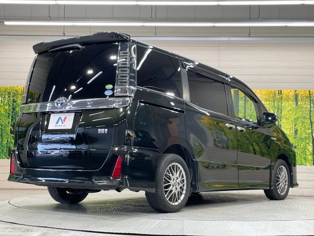 TOYOTA VOXY HYBRID 2018 Image 31