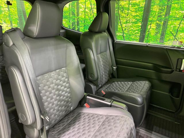 TOYOTA VOXY HYBRID 2023 Image 31