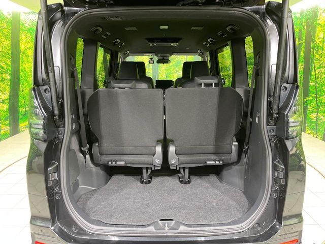 TOYOTA VOXY HYBRID 2023 Image 31