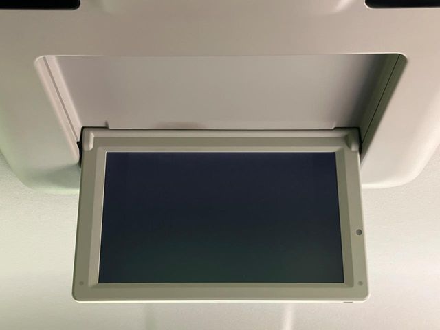 NISSAN ELGRAND 2011 Image 31