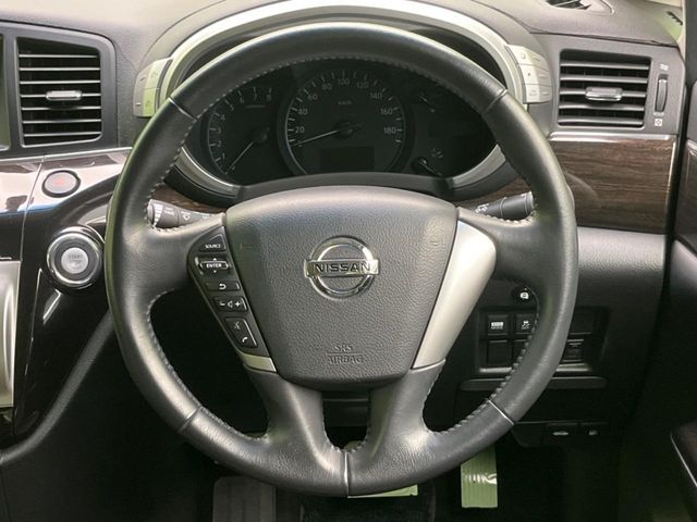 NISSAN ELGRAND 2011 Image 31