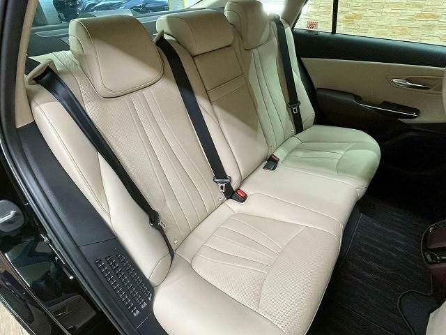 TOYOTA CROWN SEDAN HYBRID 4 2018 Image 31