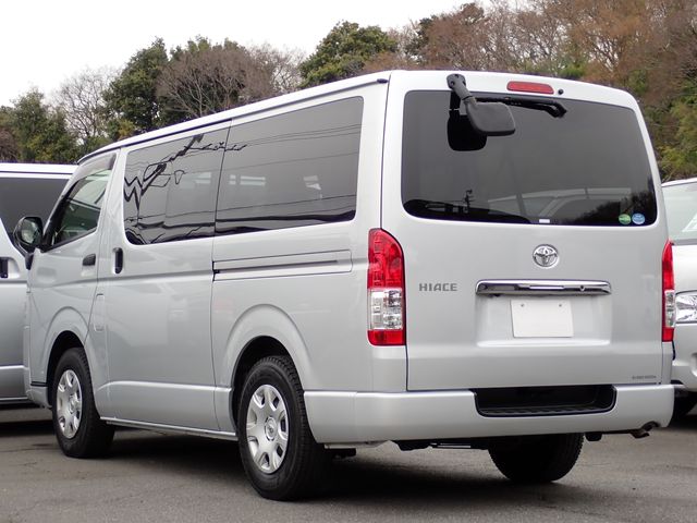 TOYOTA HIACE VAN 1.2T 2WD 2017 Image 31