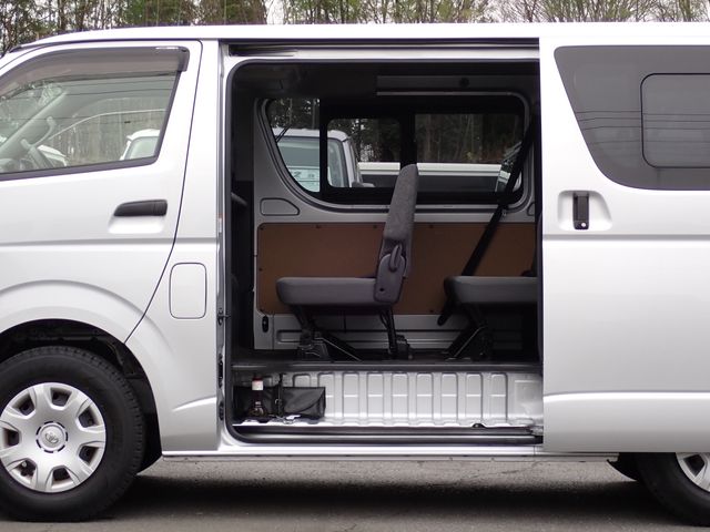 TOYOTA HIACE VAN 1.2T 2WD 2017 Image 31