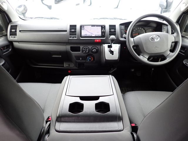 TOYOTA HIACE VAN 1.2T 2WD 2017 Image 31