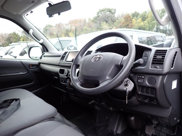 TOYOTA HIACE VAN 1.2T 2WD 2017 Image 31