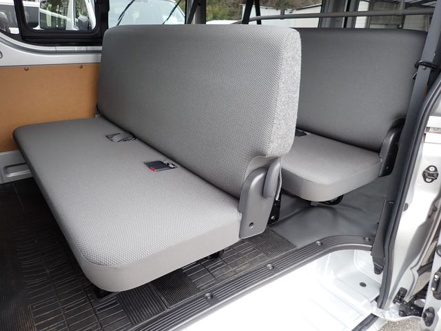 TOYOTA HIACE VAN 1.2T 2WD 2017 Image 31