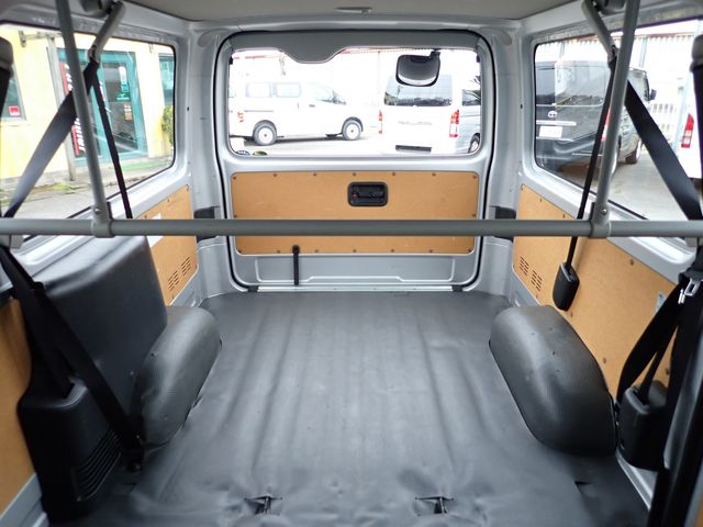 TOYOTA HIACE VAN 1.2T 2WD 2017 Image 31