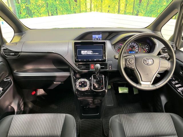 TOYOTA VOXY 2017 Image 31