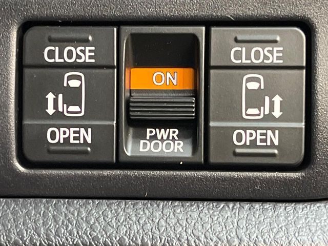 TOYOTA VOXY 2017 Image 31