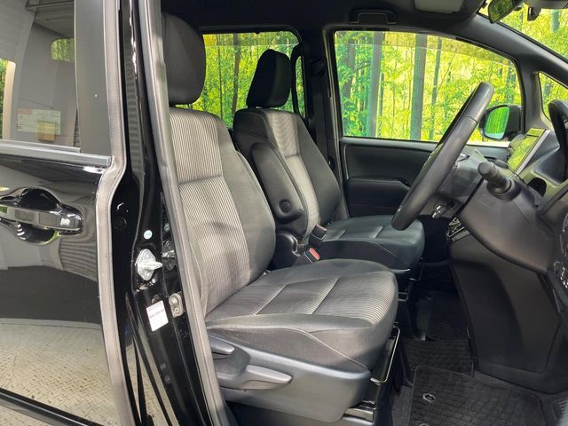 TOYOTA VOXY 2017 Image 31