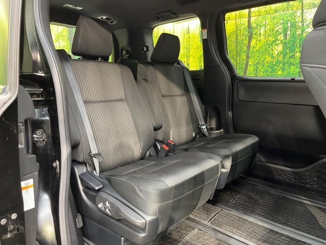 TOYOTA VOXY 2017 Image 31