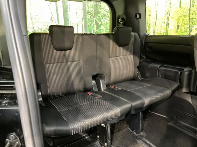 TOYOTA VOXY 2017 Image 31