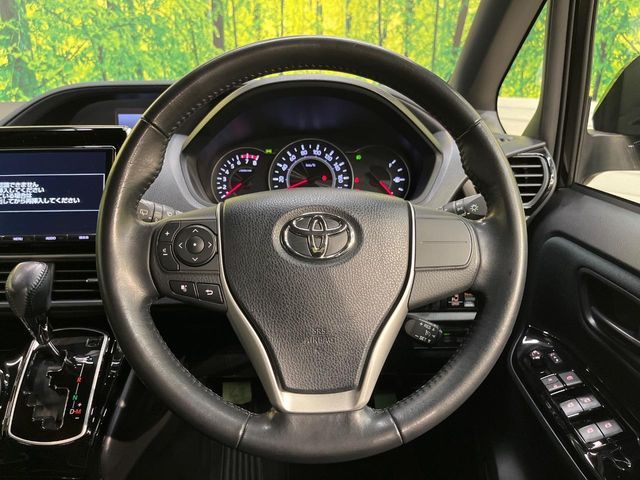 TOYOTA VOXY 2017 Image 31