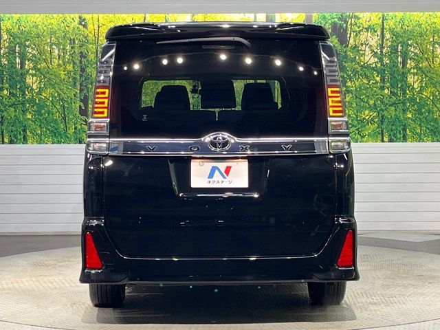 TOYOTA VOXY 2017 Image 31