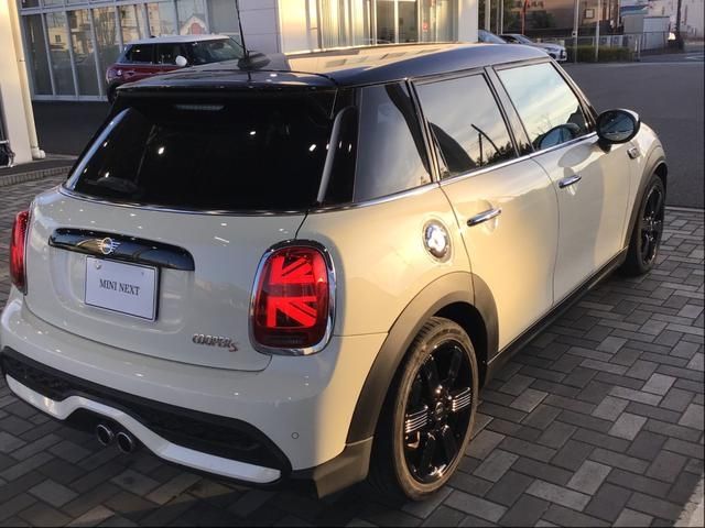 BMW MINI COOPER S 5DOOR 2023 Image 31