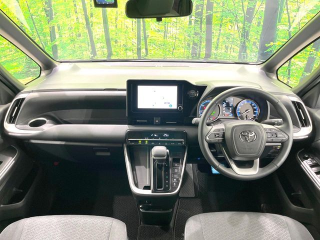 TOYOTA VOXY HYBRID 2024 Image 31