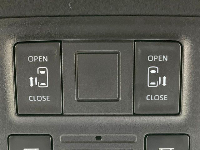 TOYOTA VOXY HYBRID 2024 Image 31