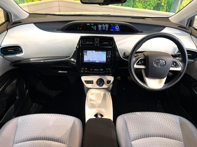TOYOTA PRIUS 2017 Image 31