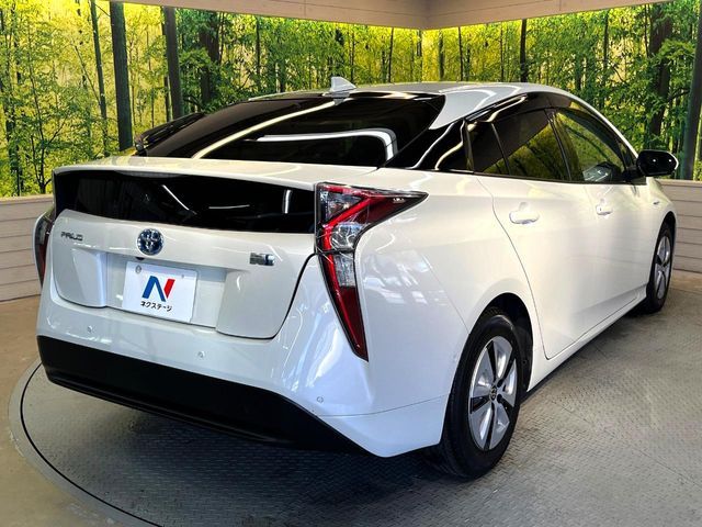 TOYOTA PRIUS 2017 Image 31