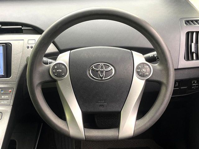 TOYOTA PRIUS 2013 Image 31