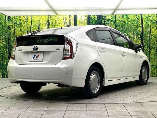 TOYOTA PRIUS 2013 Image 31