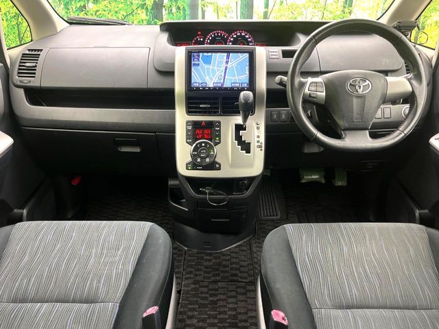 TOYOTA NOAH 2013 Image 31