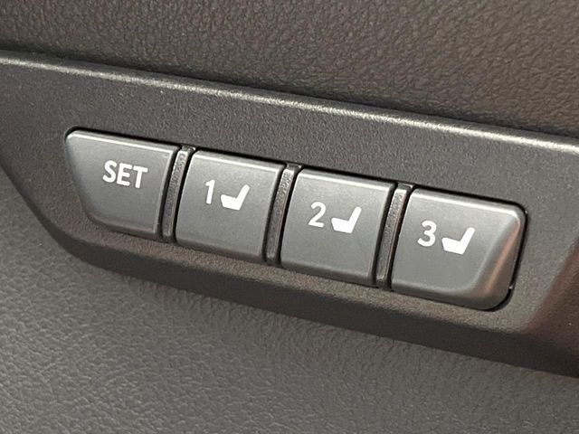 TOYOTA LEXUS NX300H 2019 Image 31